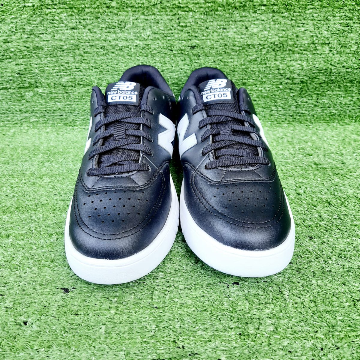 lelanglawas's tweet photo. Detail #LawasMalamJumat - Kamis, 23 Desember 2021 

#Lawas1
New Balance Court
Casual
Size 43
Black/White
Article number CT05BK
BNIB
*Retail price IDR 900,000 https://t.co/hZq59jOdzr