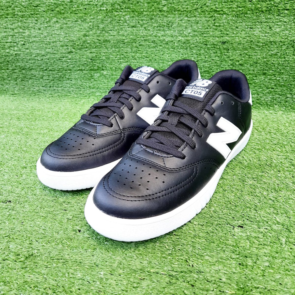 lelanglawas's tweet photo. Detail #LawasMalamJumat - Kamis, 23 Desember 2021 

#Lawas1
New Balance Court
Casual
Size 43
Black/White
Article number CT05BK
BNIB
*Retail price IDR 900,000 https://t.co/hZq59jOdzr
