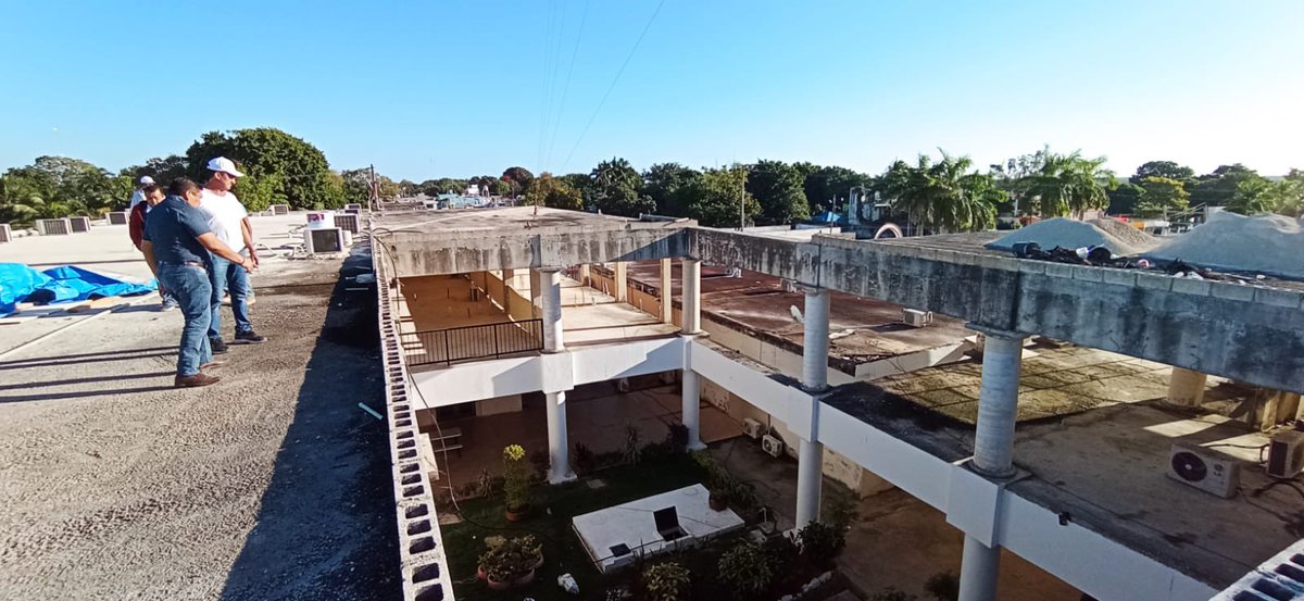 JosAlfredoCont6's tweet photo. Uno de nuestros propósitos para el nuevo año es tener un palacio municipal digno, vamos a rescatar los espacios que permanecían en el olvido, desde temprano nos encontramos supervisando las obras de remodelación, merecemos una imagen urbana de primera y #JuntosLoVamosaHacer https://t.co/07FB2Wa02V