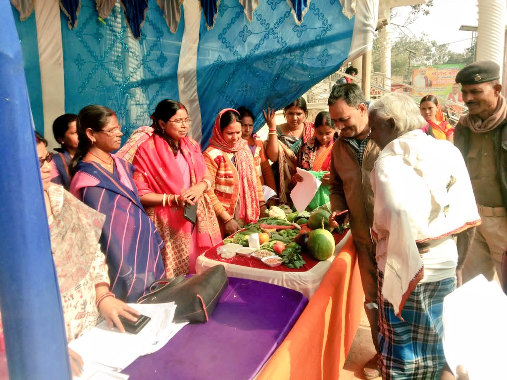 dcgodda's tweet photo. आज "आपके अधिकार-आपकी सरकार आपके द्वार" कार्यक्रम 05 पंचायतों में आयोजित की गई।आमजनों को दी गई योजनाओं की जानकारी, विभिन्न समस्याओं का हुआ ऑन द स्पॉट समाधान। इस मौके पर विभिन्न परिसंपत्तियां की गई वितरित। #आपकेअधिकार_आपकेद्वार
@HemantSorenJMM @JharkhandCMO https://t.co/iKdNSTfSR1
