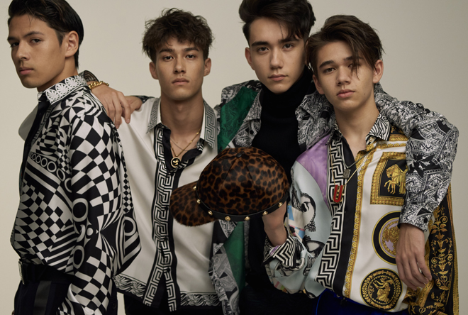 intanhng's tweet photo. Deadline vẫn dí, nhưng mình thì vẫn cứ trend cho INTERSECTION thôi =))))))))))))))) 

Our present INTERSECTION
#intersection_is_coming_to_town https://t.co/t7uNf7wj2J