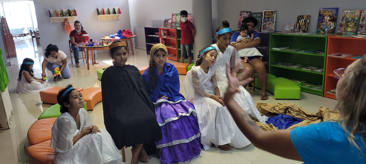 baccnpy's tweet photo. Tratando de recordar las viejas lindas tradiciones, hoy hicimos un pesebre viviente!🌟
.
Leímos un cuento y vimos una peli sobre la navidad. 🎄
#vacacionesinovidables2021 #baccnpy #bibliotecacongresopy https://t.co/VPTdWlI1zT