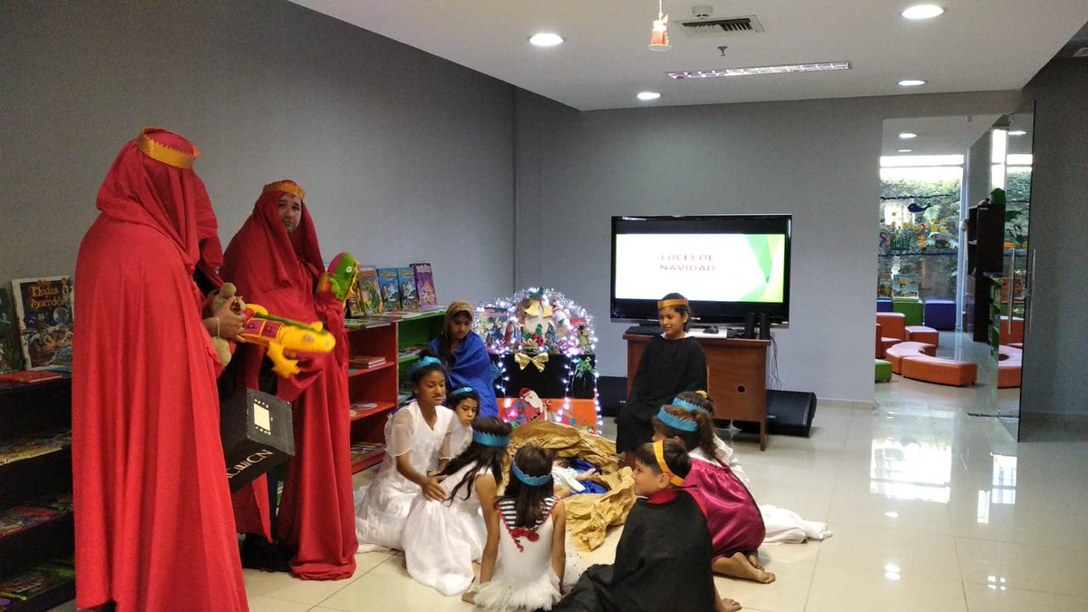 baccnpy's tweet photo. Tratando de recordar las viejas lindas tradiciones, hoy hicimos un pesebre viviente!🌟
.
Leímos un cuento y vimos una peli sobre la navidad. 🎄
#vacacionesinovidables2021 #baccnpy #bibliotecacongresopy https://t.co/VPTdWlI1zT