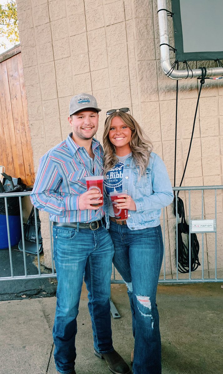 Emily_hogan01's tweet photo. As of yesterday I’ve officially been with my man for 6 whole years. Who would’ve thought that two juniors in high school would grow and experience as much as we have together. I’m so thankful I have you to go through life with🤍 @Crutan11 https://t.co/lov3pW8GOI