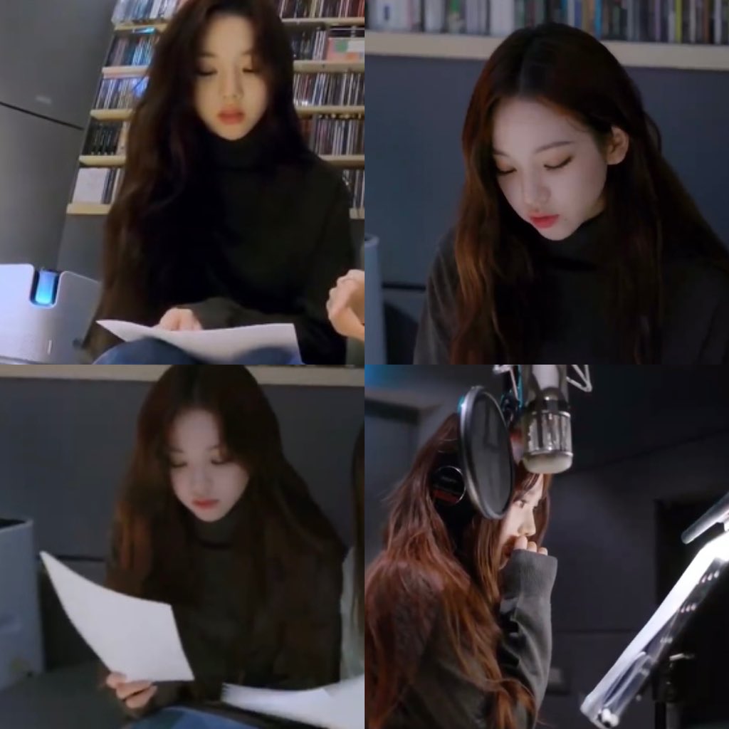ujiminphoria's tweet photo. I don’t know that karina in a recording studio can be so hot and attractive https://t.co/XFpd3bVIh6