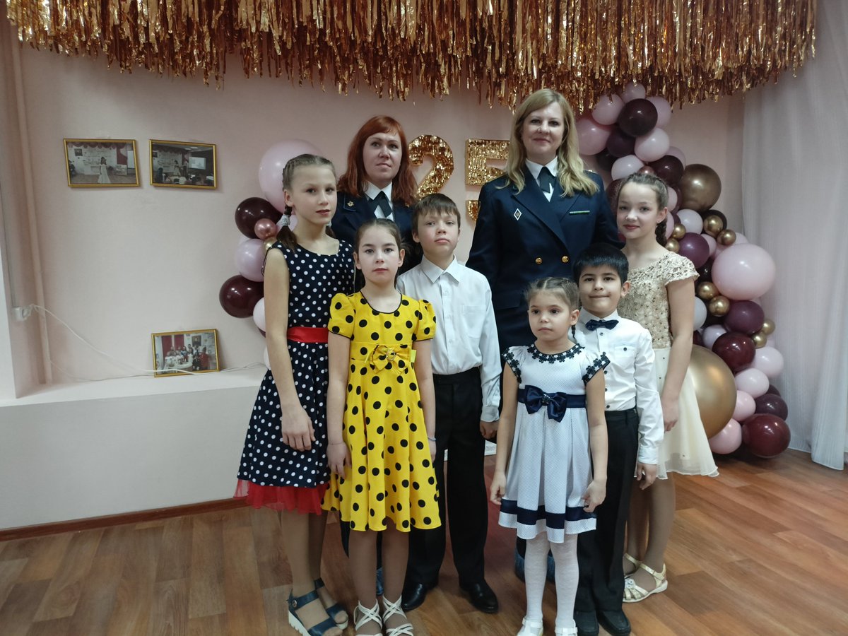 Сотрудники Управления Федеральной службы судебных приставов по Ульяновской области поздравили воспитанников и педагогический коллектив  ОГКУСО СРЦН «Причал надежды» с 25-летним юбилеем со дня основания социального учреждения.