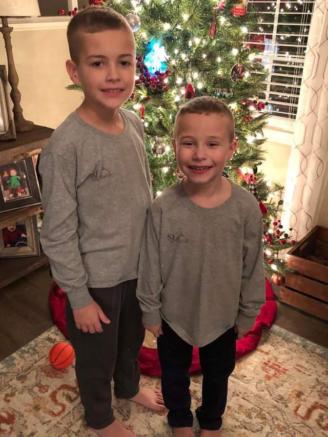 sjtrans1's tweet photo. A very SJ Christmas for our driver Tommy and his family 🎄wishing all the best to you &amp; yours this holiday season 🎅🏼🧸 https://t.co/dYgsuIMAQu