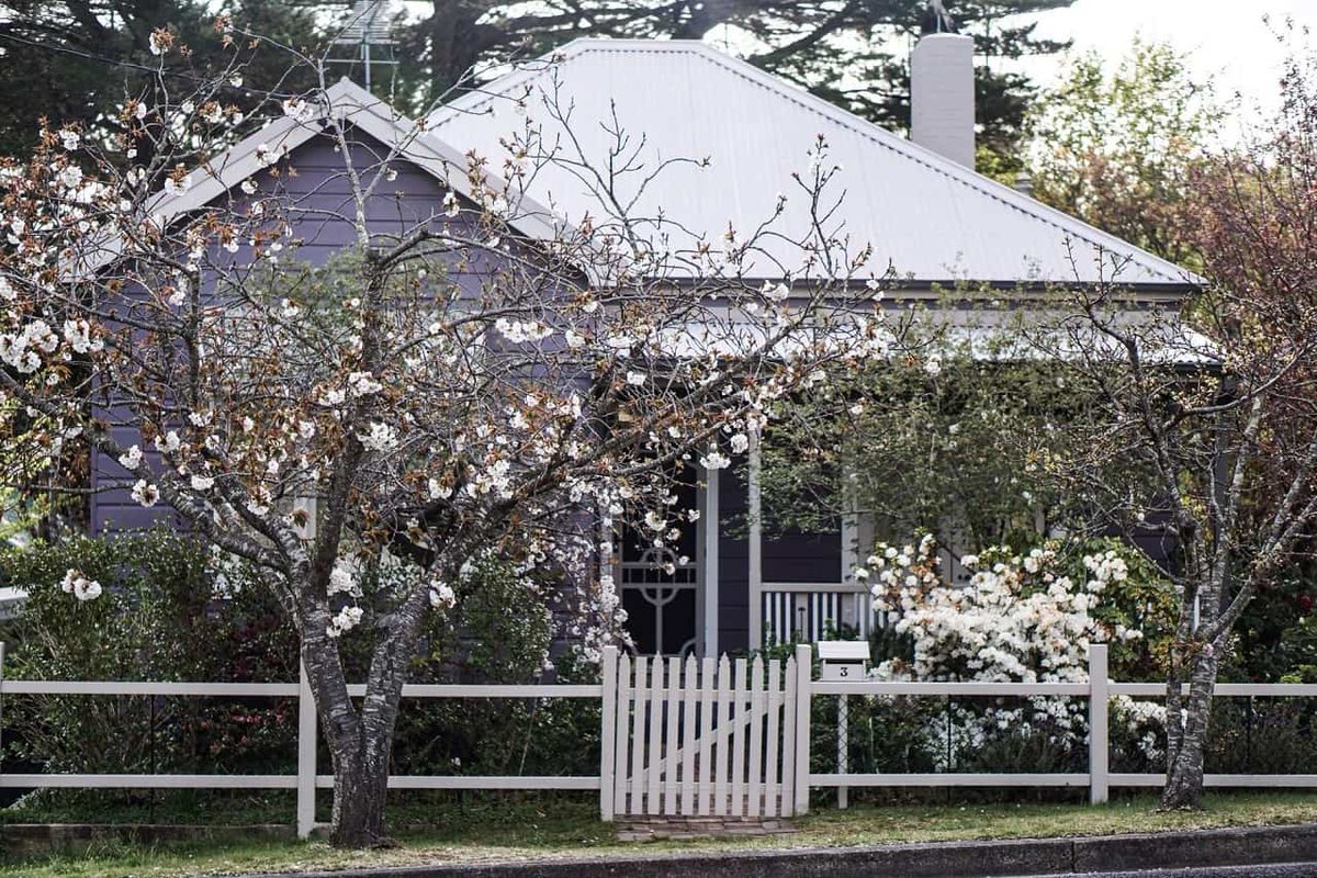 There are many benefits to using metal #roofing. This #homeguide can show you some of those benefits.  cpix.me/a/135719466