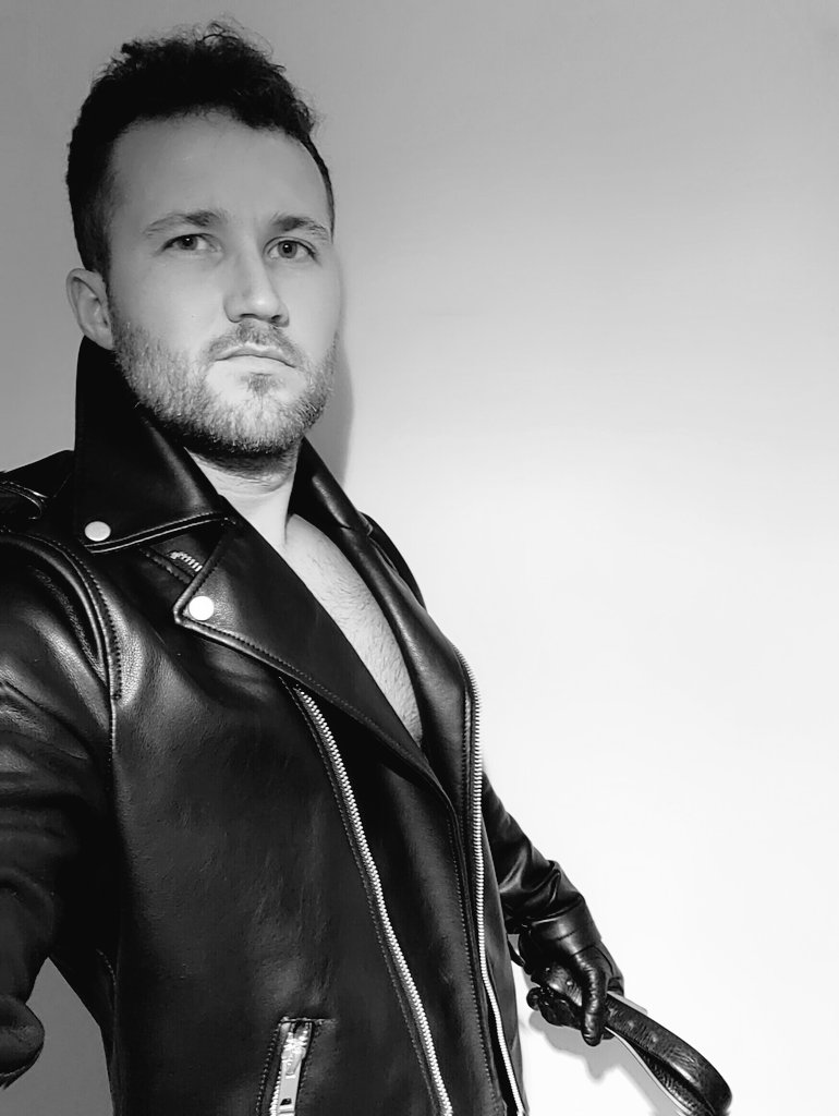 SupremePwrMan's tweet photo. I call this one the old smile and seduce manouvre. 70% of the time, it works every time. https://t.co/AXmfFwln5Y