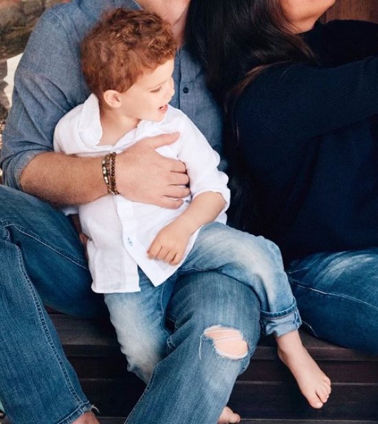tinabop29's tweet photo. Omg!!! I’m in love. Their card is a so cute!!! Lili and Archie are absolutely gorgeous. 🖤🤍🖤🤍
#HarryandMeghan 
#ArchieAndLili https://t.co/3e4JEUwzyE