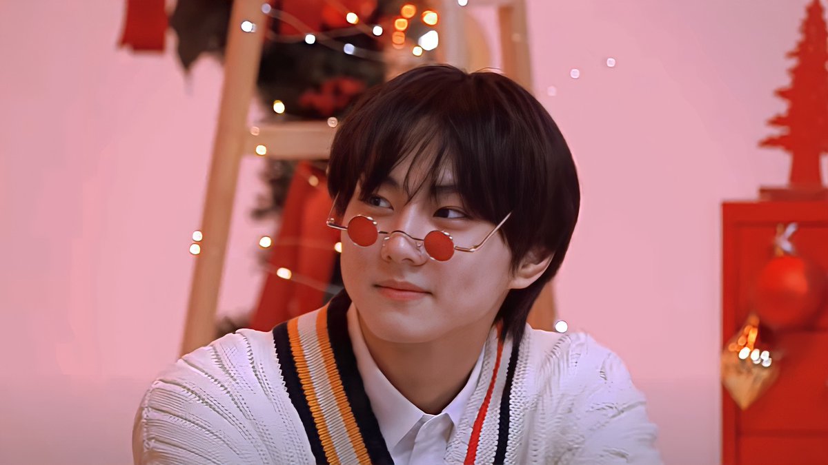 jjungyang_'s tweet photo. Happy Holidays๐
#EN_OCLOCK #EN_OCLOCK_EP21 #ENHYPEN #ENGENE #HEESUNG #JUNGWON heesung jungwon https://t.co/jQi1G4Wekz