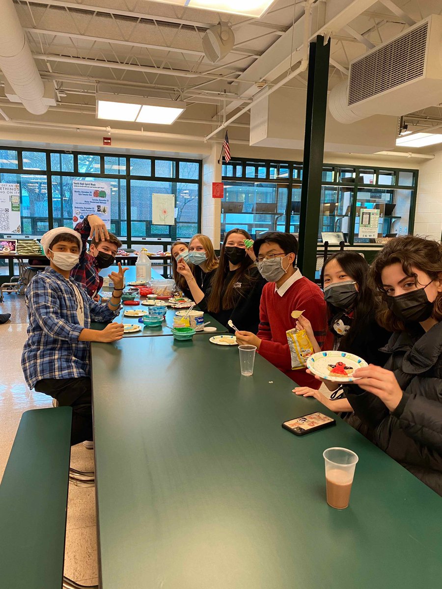 SHHSALA's tweet photo. ALA cookie decorating and white elephant from yesterday to celebrate the upcoming holidays! ❄️⛄️🌟 https://t.co/E3TCuI2921