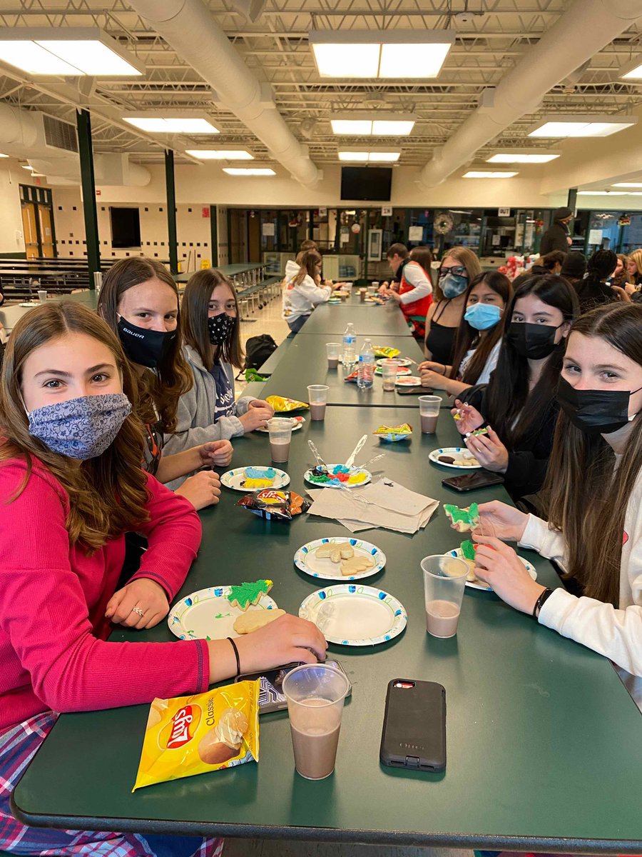 ALA cookie decorating and white elephant from yesterday to celebrate the upcoming holidays! ❄️⛄️🌟