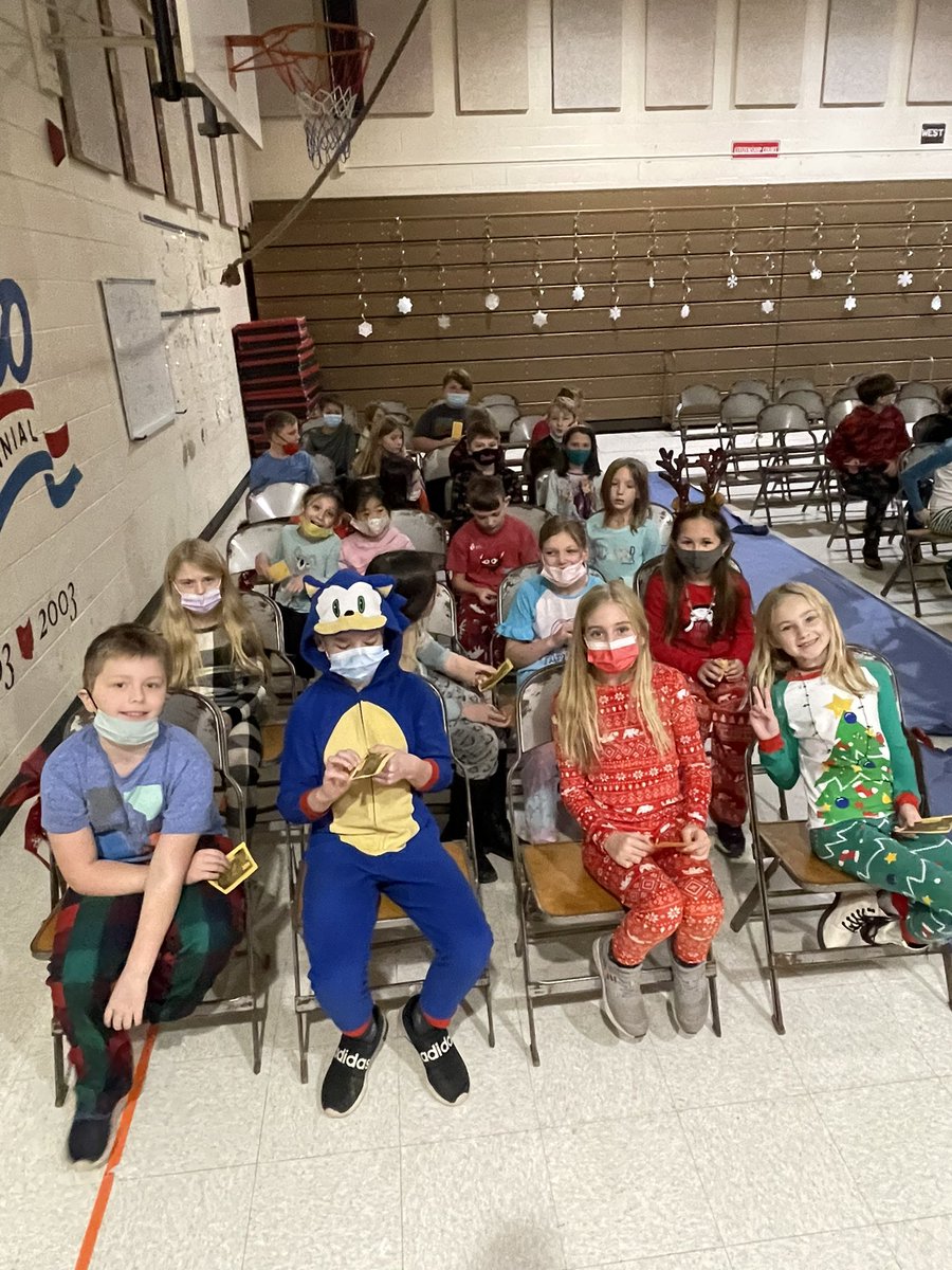 MrsBurress's tweet photo. What a fun ride on the Polar Express to kick off our last day before break! #MB https://t.co/pWS2MdviNq