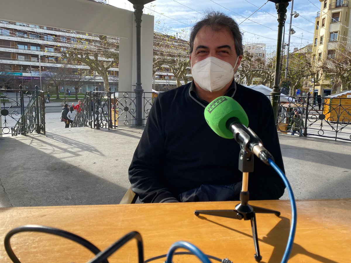 MasDUnoGipuzkoa's tweet photo. Con Eduardo Yañez
Más de Uno Gipuzkoa 23/12/2021 https://t.co/cQUG6HiVm6  
@AraxesDonostia
@jasantano #IrunCapitalDeTuNavidad @Irun_informa
#Pistadehielo #Marrubi #Bidashop #AngelPazos @LuisMarianoIrun
#JavierHuarte #Eskuz-Lan 
#Ana #PickingPack
#Graciella #Neskapolita 
#Deportes https://t.co/tMuCLvoxst