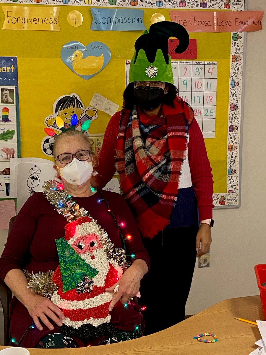 SunsetHeightsEL's tweet photo. Some festive moments on Wednesday @SunsetHeightsEL!!!  @NASHUASCHOOLS https://t.co/npSgGDOo1H