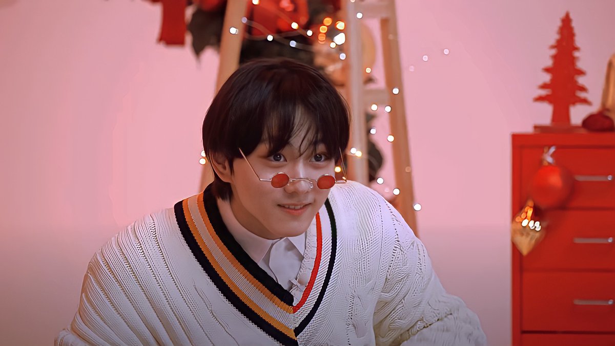 jjungyang_'s tweet photo. Happy Holidays๐
#EN_OCLOCK #EN_OCLOCK_EP21 #ENHYPEN #ENGENE #HEESUNG #JUNGWON heesung jungwon https://t.co/jQi1G4Wekz