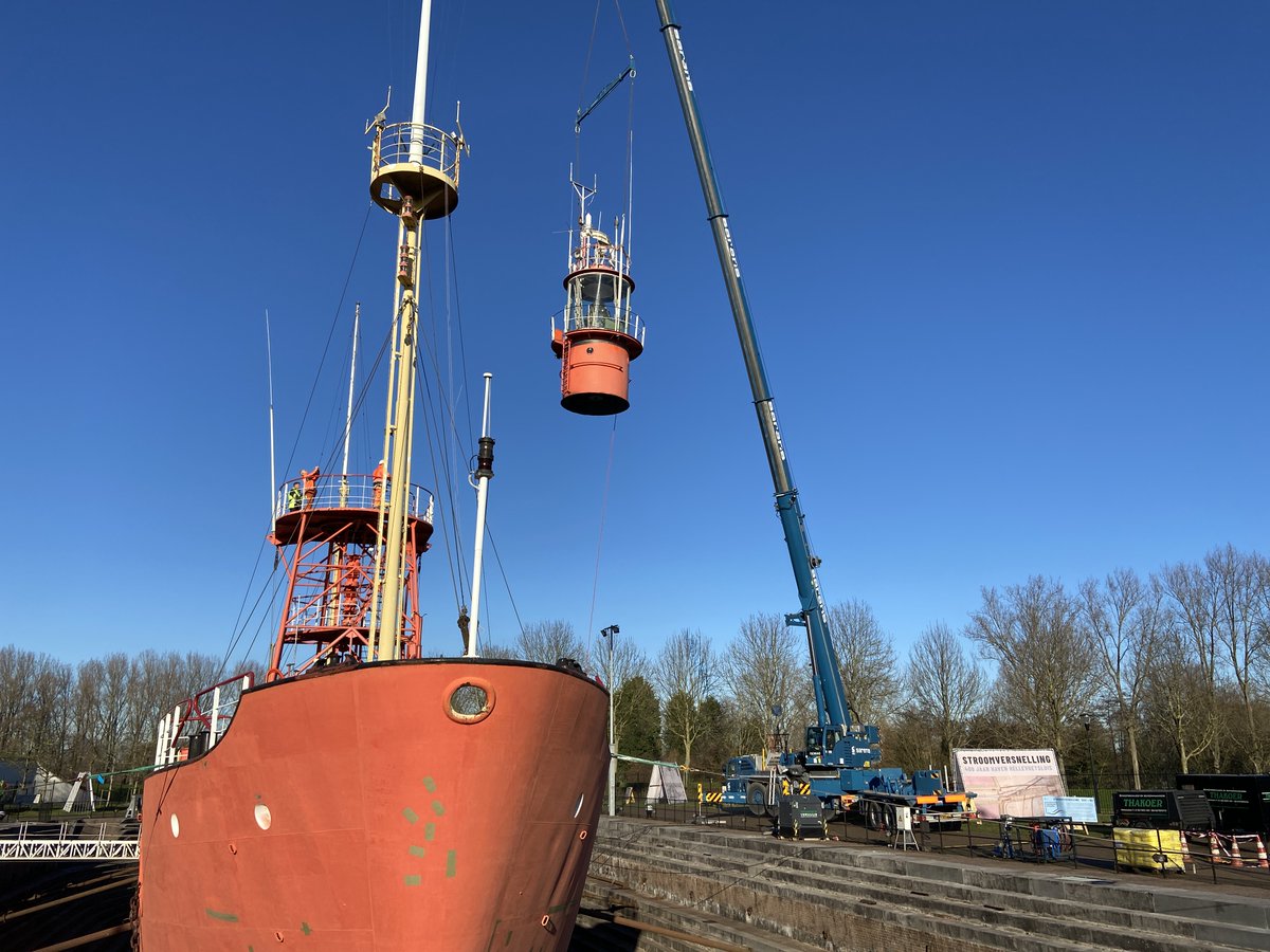 noord_hinder's tweet photo. Spectaculaire foto’s en video’s #Hellevoetsluis #demontage #lichttoren zie https://t.co/zGDmgp5JQY https://t.co/gjZmNp82Xb
