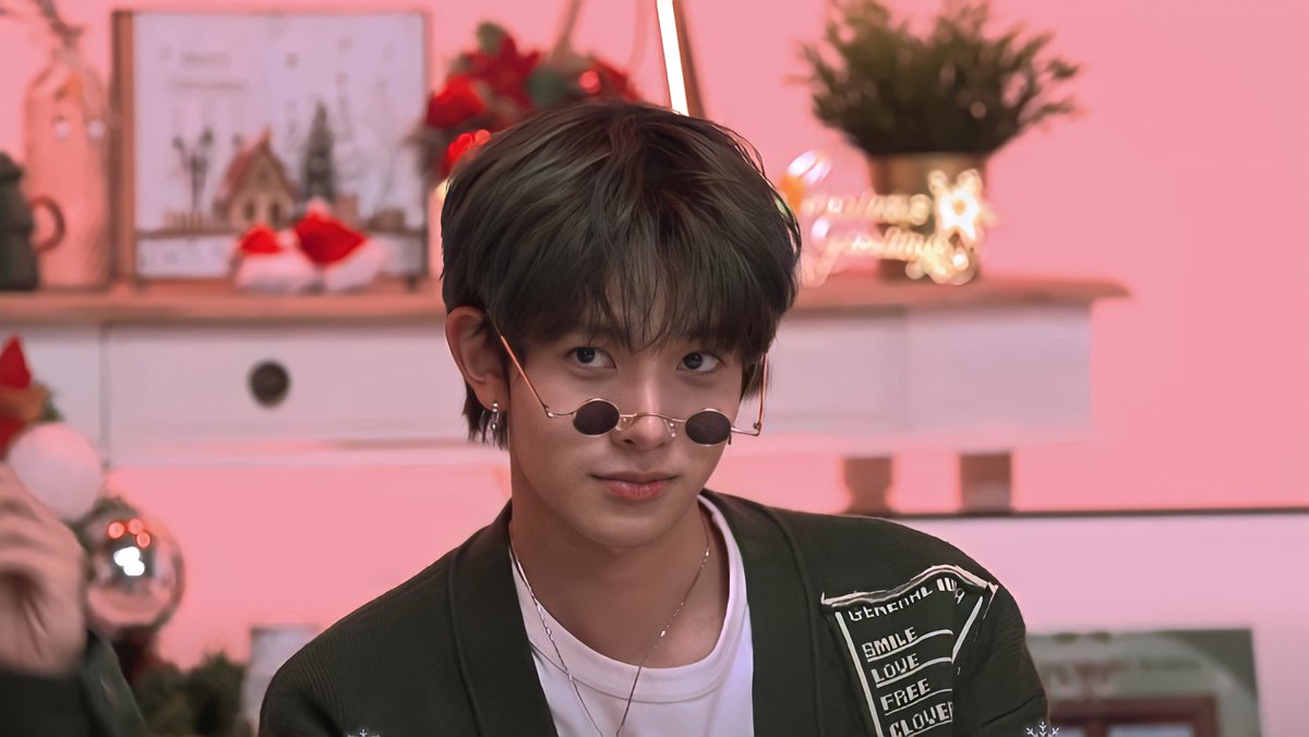 jjungyang_'s tweet photo. Happy Holidays๐
#EN_OCLOCK #EN_OCLOCK_EP21 #ENHYPEN #ENGENE #HEESUNG #JUNGWON heesung jungwon https://t.co/jQi1G4Wekz