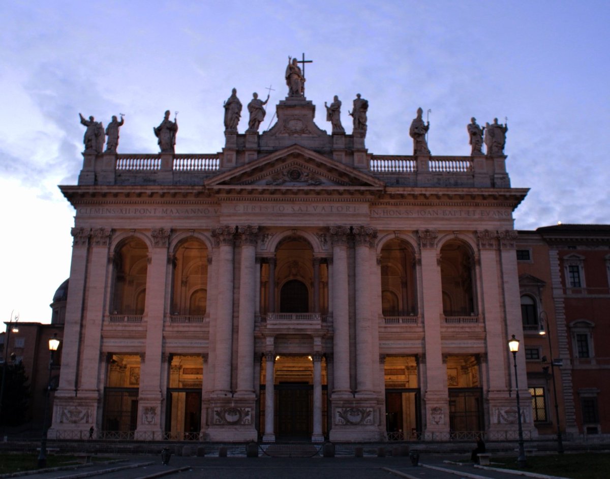 clumsybutclassy's tweet photo. roma centro <3 https://t.co/NHMTI7pihD