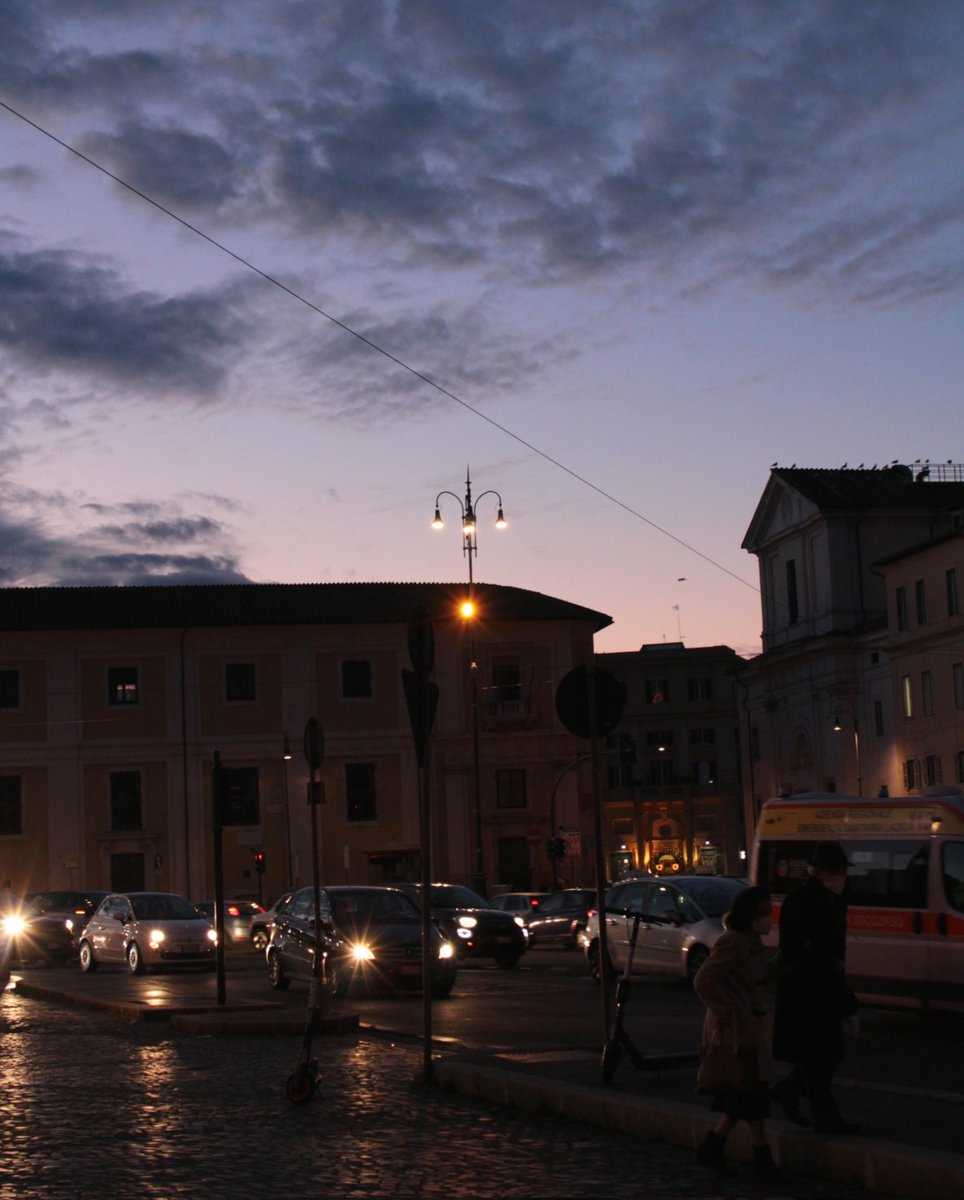 clumsybutclassy's tweet photo. roma centro <3 https://t.co/NHMTI7pihD
