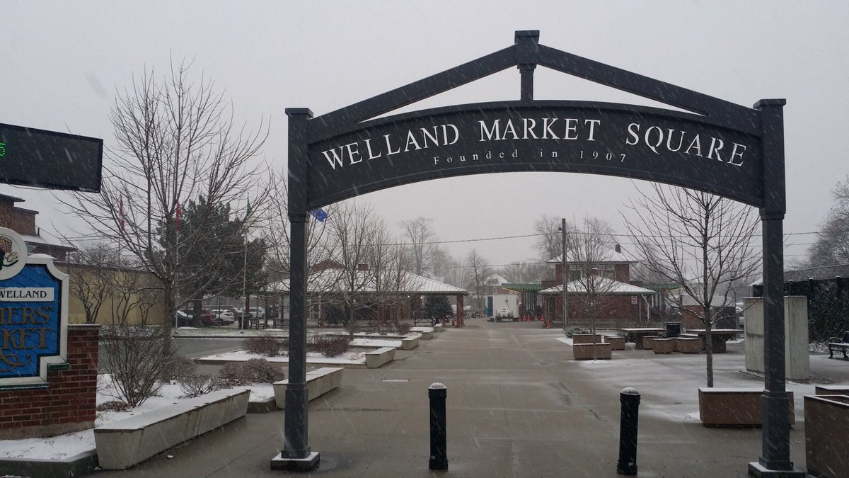 AlienAlien117's tweet photo. #ThursdayMorning A quick visit to the virtually deserted @Welland Farmers' Market. Still quite a lot of produce and crafts available. Followed by a quick trip to the bustling metropolis downtown #Welland #Bridge13 https://t.co/JM64QBIQw3