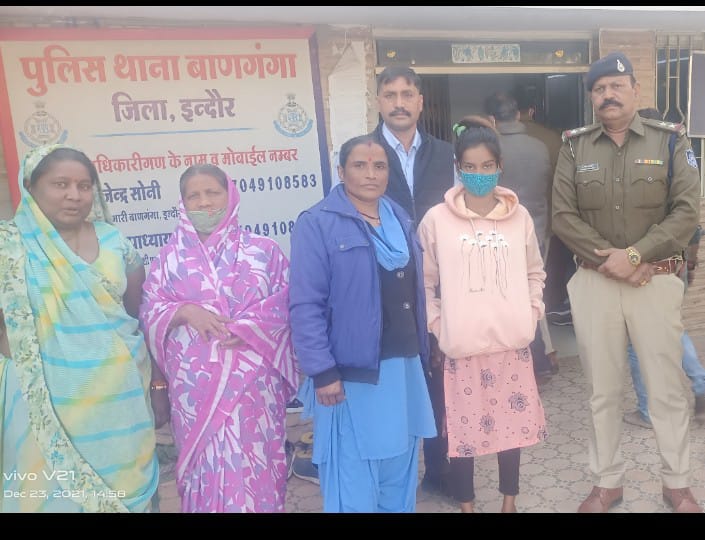 IndoreThana's tweet photo. थाना बाणगंगा पुलिस नें दस्तेआब किया नवंबर माह से अपह्रत नाबालिग बालिका को
पुलिस उपायुक्त इन्दौर के द्वारा की गई थी बालिका की दस्तेयाबी पर पांच हजार रुपये का ईनाम की उद्घोषणा
बदल का भट्टा भेत्र से अपह्रत की गई बालिका को बाणगंगा पुलिस नें ग्राम झालरिया, बेटमा से किया दस्तेआब https://t.co/WgXpOg9Cr0