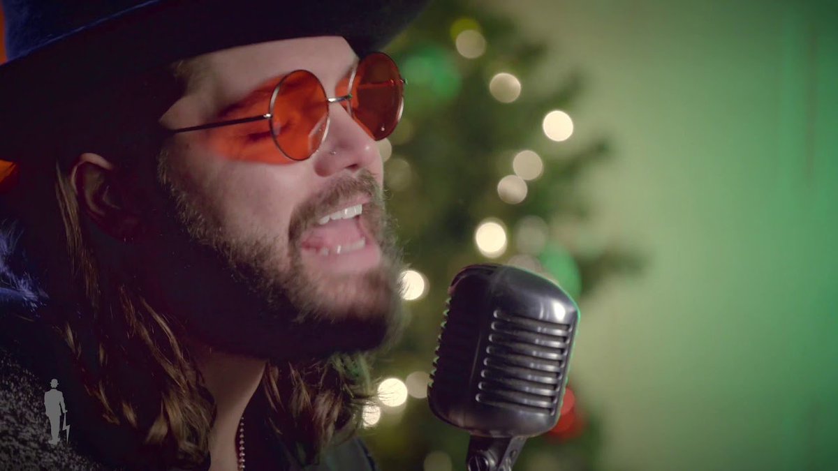 NCRinNA's tweet photo. New Rock Christmas:

Dustin Douglas &amp; The Electric Gentlemen @MrDustinDouglas - Santa Claus is Back in Town #SantaClausisBack #DustinDouglas #TheElectricGentlemen #NewRockChristmas

🎄🎧 https://t.co/D3vvBHZNCp https://t.co/rOzLhqTrO8