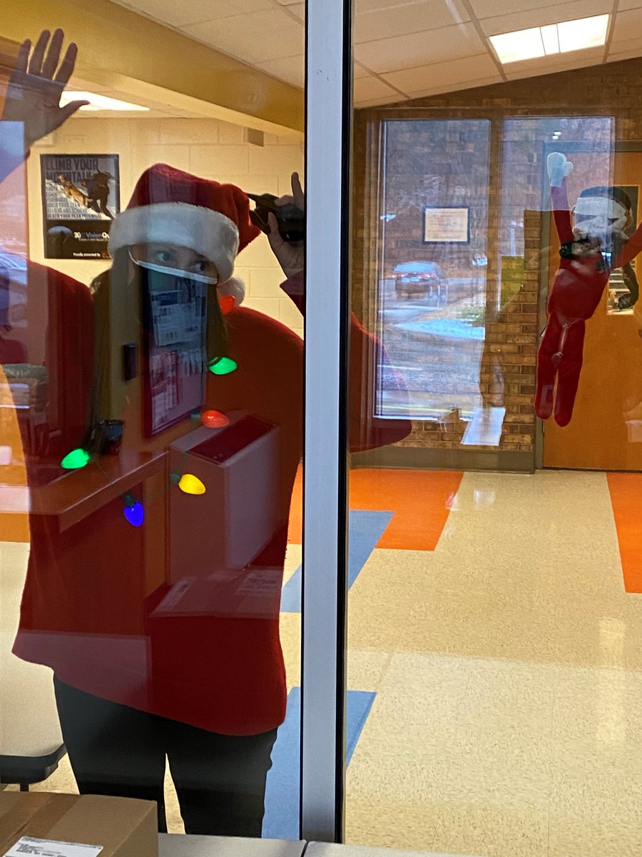SunsetHeightsEL's tweet photo. @SunsetHeightsEL Jolly Principal Mrs. A. and Assistant Principal Mr. C. getting into the holiday spirit!!! @NASHUASCHOOLS https://t.co/huVRAV2IvW