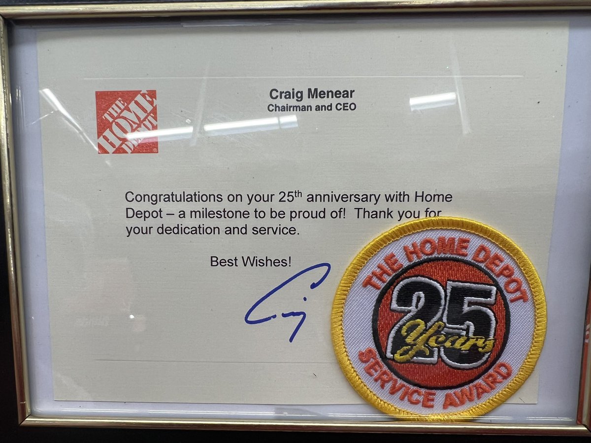 maran_angel's tweet photo. Congratulations 🎉🎈🎊 Aracely for 25 years with HD. Thanks for your support and sharing your knowledge with the associates. @NillyMartinez @VegaMapvega @oswaldo23220044 @Olga78672 @camilaruiz012 @al55pos @JoeRSantelia https://t.co/MWqB9TQo2N