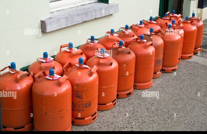 EmmaJr16's tweet photo. Chaque fin d'année il ya pénurie de gaz domestique,  pourquoi ne pas anticiper? https://t.co/O3KBqEdi8u