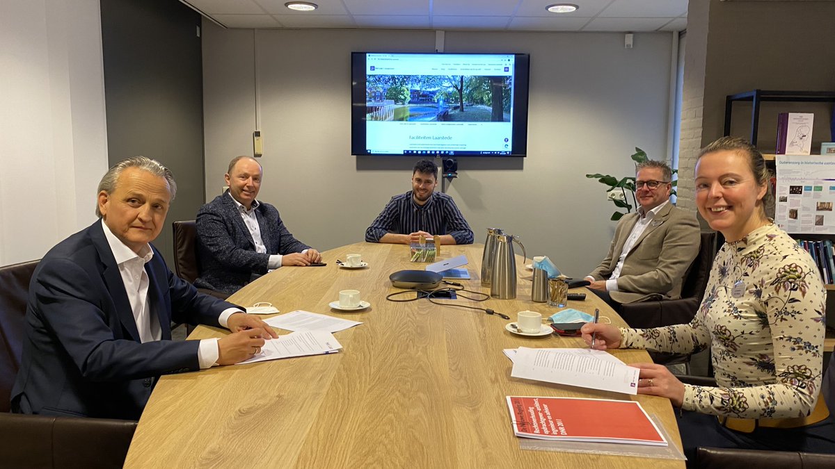 23 dec. ondertekenden #PeterKamermans van #HeerkensvanBavel en onze bestuurder #LonnekedeHaan een bouwteamovereenkomst. Zo zijn we weer een stap dichterbij de concretisering van de bouw van #Laarstede #hetlaar #aangenaam #nieuwbouw