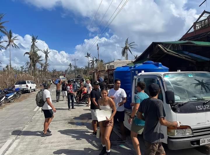 TheEvilFreak29's tweet image. Daming influencer dati na halos tumira na sa Siargao binabalik balikan nila. Halos ipagsigawan sa vlog nila how they love Siargao. 
Ngayong kailangan ng tulong, asan n kaya sila? 

Si Andi at Nadine Lustre lang ang nakikita ko sa news.🙄 
#NadineLustre 
#SiargaoNeedsHelp