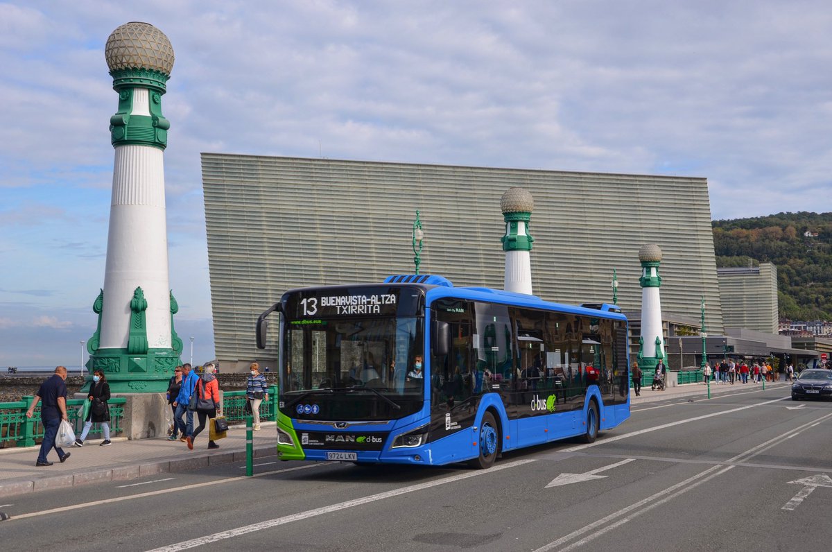 thomas_chaffaut's tweet photo. Donostia : Un MAN Lion’s City 12C Efficient Hybrid est surpris devant le Palais Kursaal, le centre des congrès de la ville. (23.10.2021)

#Donostia #SanSebastian #DBus #MAN #MANmoments #LionsCity12C #EfficientHybrid #bus #transport #city #bridge #Kursaal https://t.co/hJYrxfdvyV