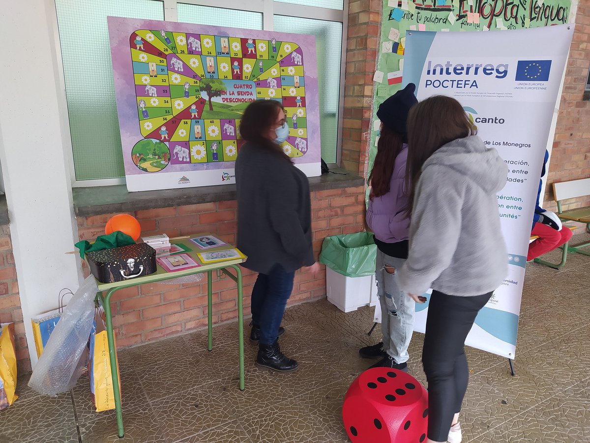 interregsecanto's tweet photo. Los institutos de Monegros han acogido esta semana diversas sesiones del juego “Cuatro en la senda desconocida”,una herramienta para sensibilizar sobre la población vulnerable creada por Fundación para la Promoción de #Juventud de #Monegros gracias al #POCTEFA @interregsecanto https://t.co/UbIGk1Tt54