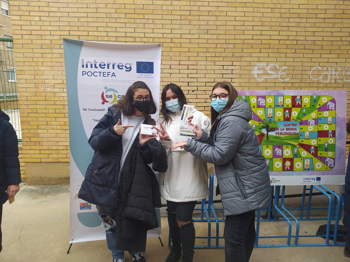interregsecanto's tweet photo. Los institutos de Monegros han acogido esta semana diversas sesiones del juego “Cuatro en la senda desconocida”,una herramienta para sensibilizar sobre la población vulnerable creada por Fundación para la Promoción de #Juventud de #Monegros gracias al #POCTEFA @interregsecanto https://t.co/UbIGk1Tt54