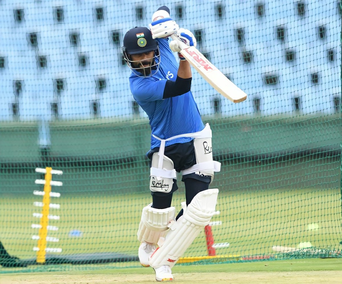 imVkohli's tweet photo. 🥊day 🏏..⏳ https://t.co/kV3tbqlQdp