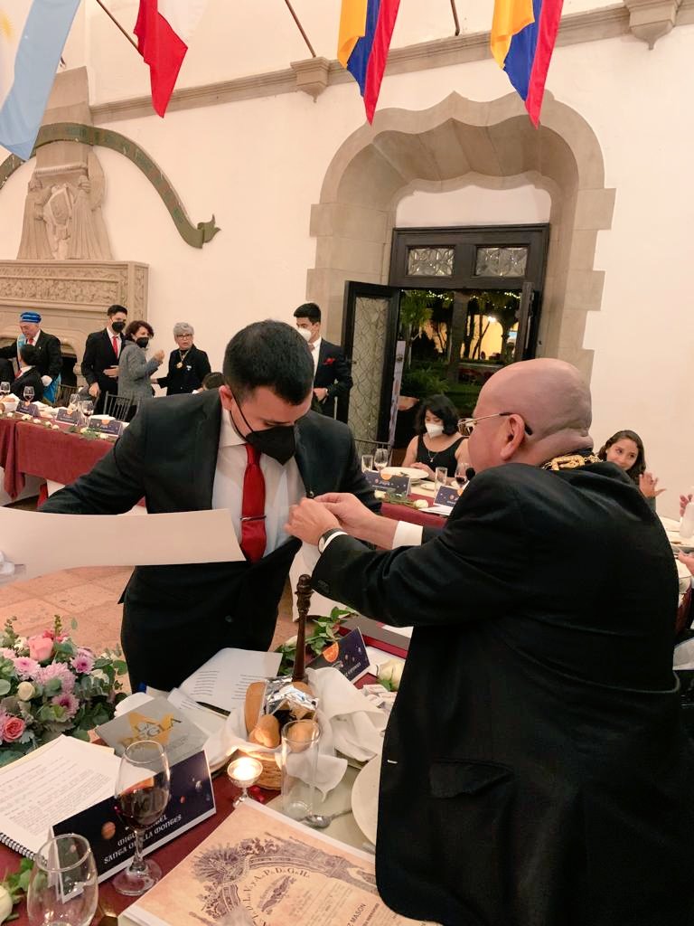 roman_cam's tweet photo. Cena de Solsticio, Rito Nacional México, Familia Universal https://t.co/A2UVDiEoch