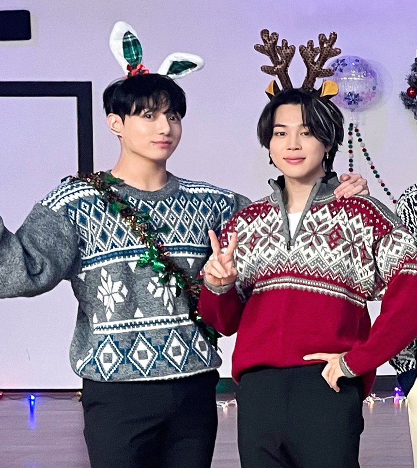 stopkookminpls's tweet photo. HELLO CHRISTMAS JIKOOK 😭😭😭 https://t.co/K2bx9OzUcB