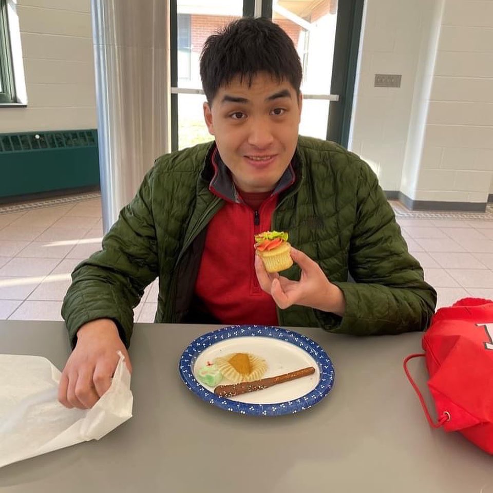 ESCofNJ's tweet photo. ESCNJ students enjoying the holidays!
ACS participants had some delicious holiday treats this week while NuView Academy students had a nice (and socially distanced) visit from Santa. 🎅 #ESCNJ #ACSNJ #NuViewNJ https://t.co/XSnbjZ0Uue