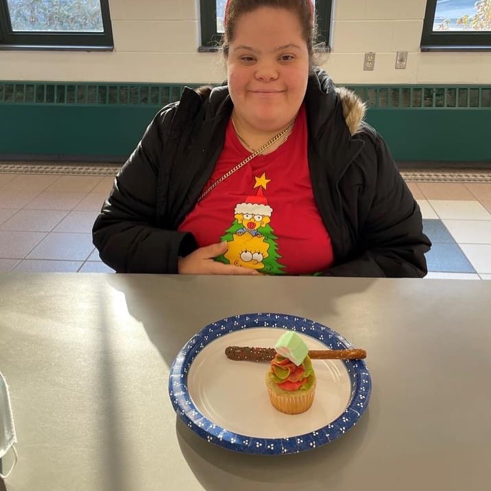 ESCofNJ's tweet photo. ESCNJ students enjoying the holidays!
ACS participants had some delicious holiday treats this week while NuView Academy students had a nice (and socially distanced) visit from Santa. 🎅 #ESCNJ #ACSNJ #NuViewNJ https://t.co/XSnbjZ0Uue