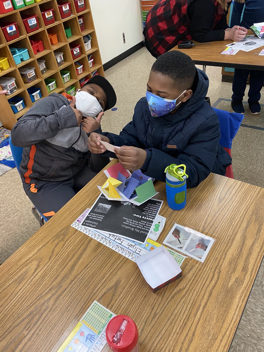 MrsRapsky's tweet photo. 3rd graders showcased their Extreme Weather Infographics and Explosion Boxes. They did a fantastic job explaining the type of weather they researched!⚡️🌪❄️ @MsLeeTCS @MrRussellTeach @ChatsworthSch https://t.co/yxZdlByjiv