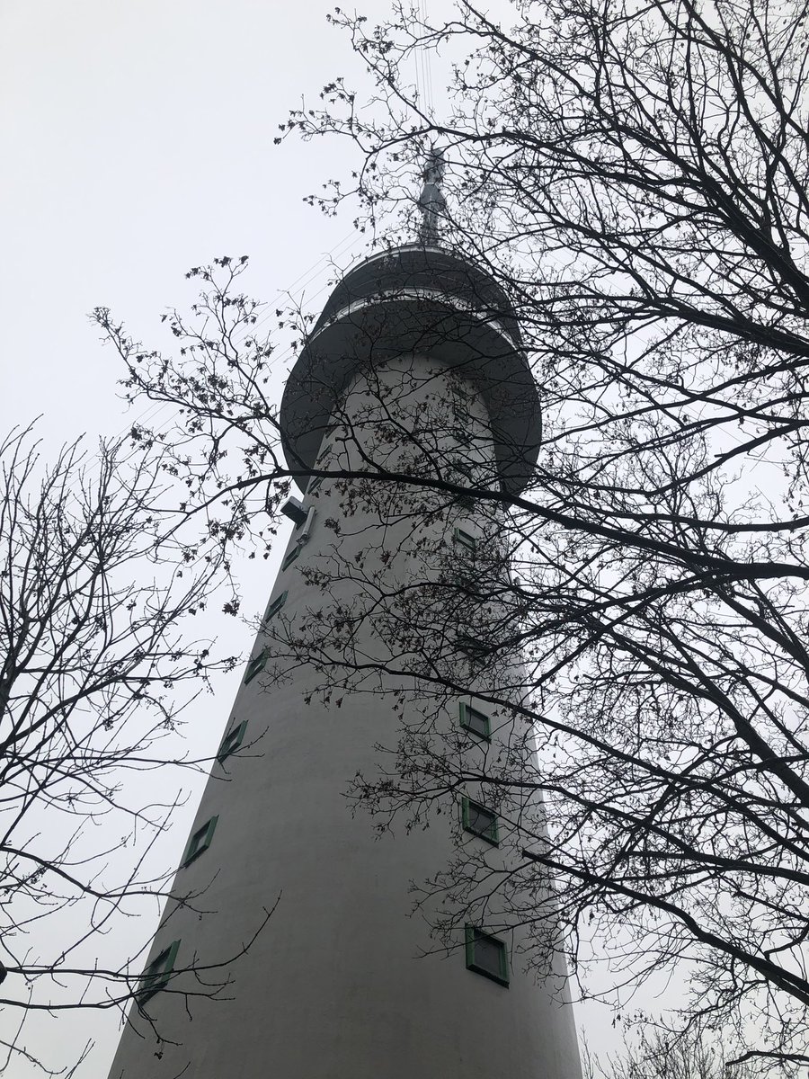 cbsdevaart's tweet image. Dagje noodopvang. Geocachen rondom de televisietoren. Die ook nog even van heel dichtbij bekeken. We vonden een goed verstopte schat.

Vanmorgen gingen we kniepertjes bakken en natuurlijk proeven samen met echte warme chocomelk.