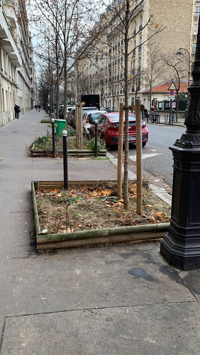 Bonjour <a href="/C_Najdovski/">Christophe Najdovski</a>, <a href="/egregoire/">Emmanuel Grégoire</a>, <a href="/Anne_Hidalgo/">Anne Hidalgo</a>, que faut-il faire pour que vous compreniez que ce n’est plus possible de voir des horreurs comme ça tous les jours ? #saccageparis