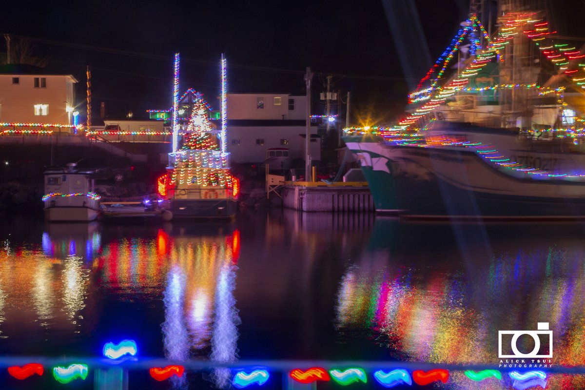 positively4ever's tweet photo. #PortDeGrave #christmas #MerryandBright #reflections #newfoundland #MerryChristmas #silentlight #photography https://t.co/XxMLSyXgPg