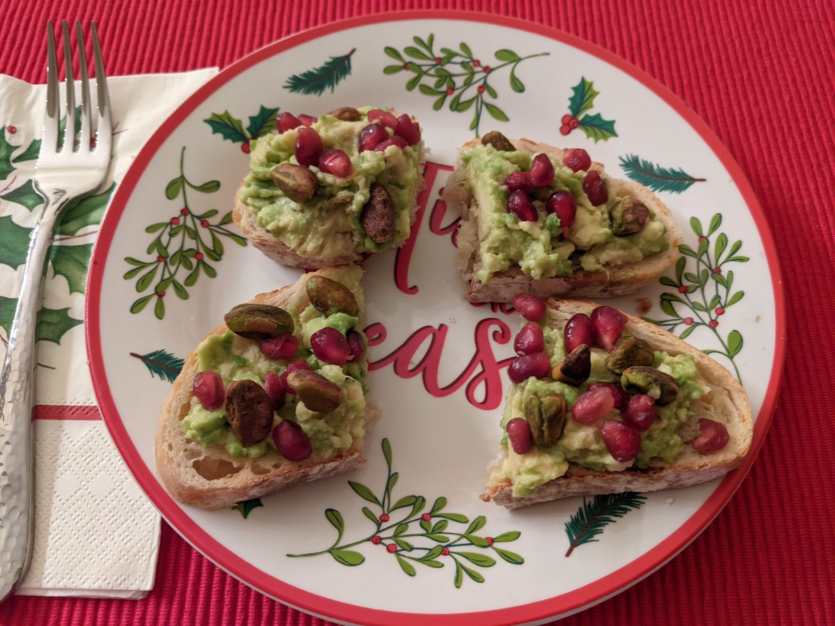 sockfairies's tweet photo. https://t.co/BzxcOeU9Ul
Raise the bar for your #AvocadoToast. Go festive and serve as an #appetizer this #holidayseason adding #arils and #pistachios. https://t.co/FHOkTLmLxj