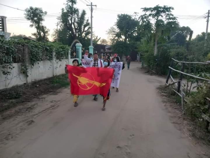 AMT95245400's tweet photo. Anti-coup revolutionary strike in Sagaing's Yinmabin, Yekyibin Vlg. 🪧  #Dec23Coup #WhatsHappeningInMyanmar #India_StopSupportingTerrorists https://t.co/8DmqgDMnAb