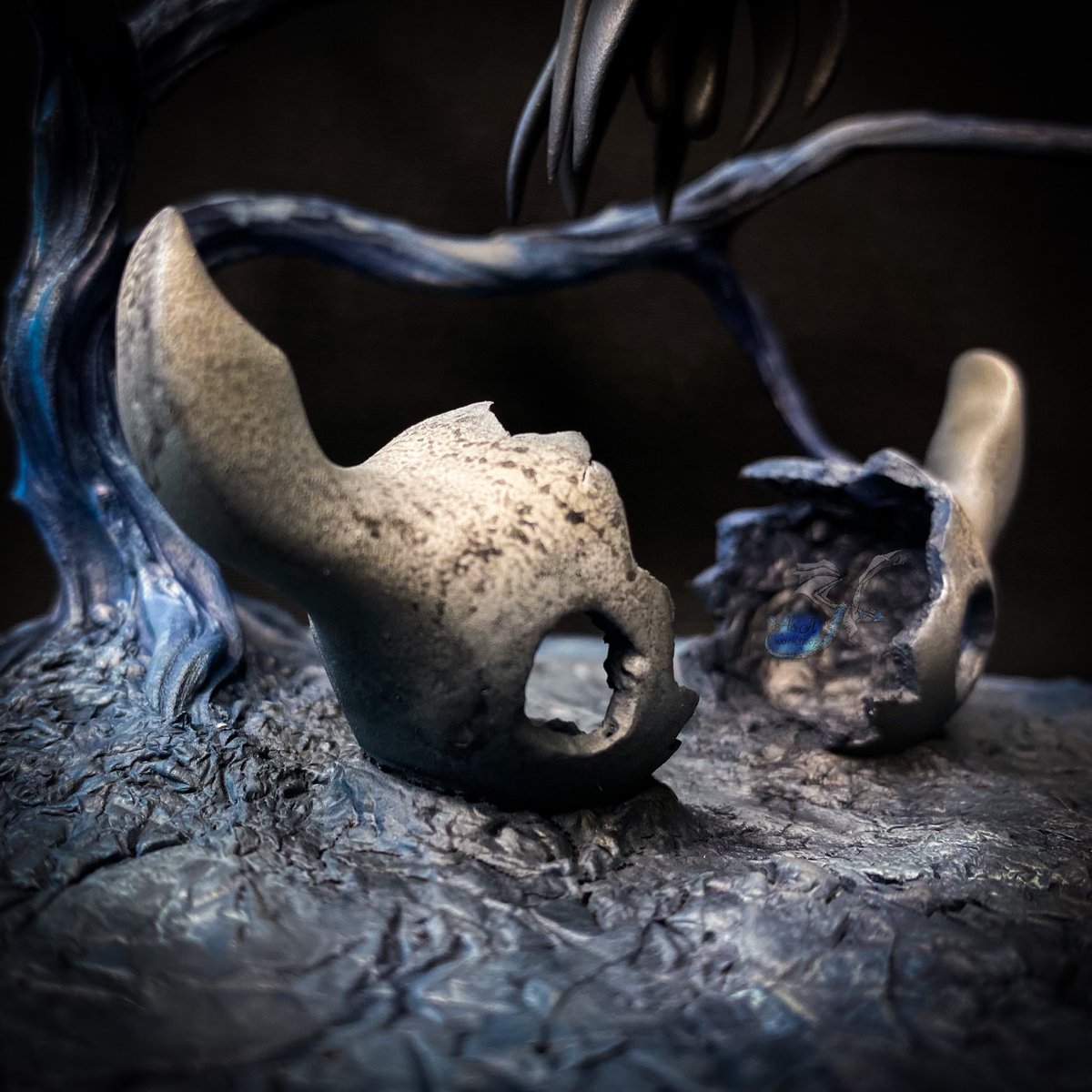 owllyn_workshop's tweet photo. New sculpture (Hollow Knight) , part 2 🤍
Materials: velvet clay, acrylic paints, wood base.

#hollowknightfanart #hollowknight #SilkSong #handmade #craft #sculpture #Sculptor #sculpt #figurine #traditionalart https://t.co/QHAbWGgqIf