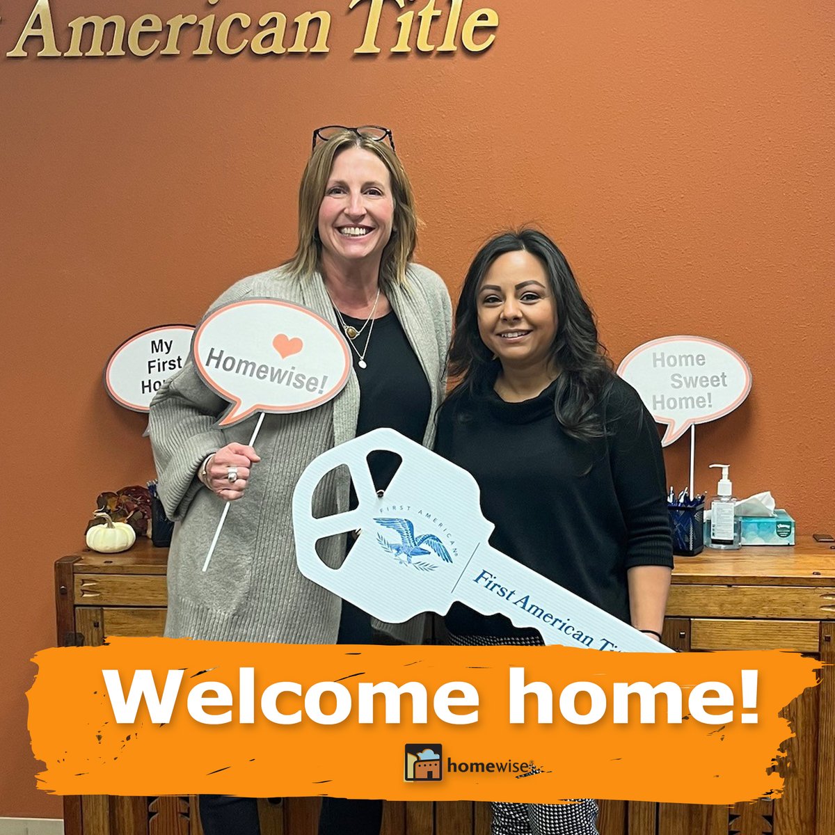 homewisenm's tweet photo. Happy closing day to Maria! Here she is with her @Homewise Realtor, Erin. Congratulations Maria!
#homeownership #nmhousing #fairhousingnm #homewise #newhome #newhomeowner #congratulations #closingday #newkidsontheblock https://t.co/OSrO67jBFU