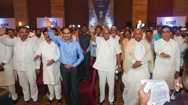 Iyervval's tweet photo. 🤔 here’s INC, NCP &amp; SS leaders swearing oaths in the same “Nazi Salute” fashion. https://t.co/5zzBAXYNFf